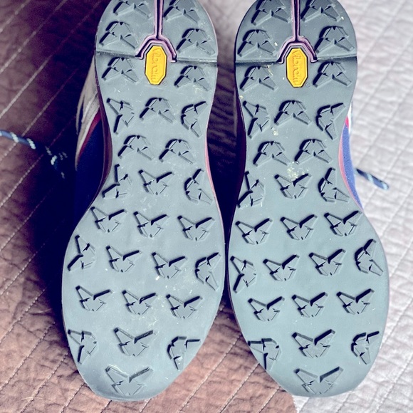 Greats navy, tan, and dark pink low tops, size 10 - Picture 5 of 9